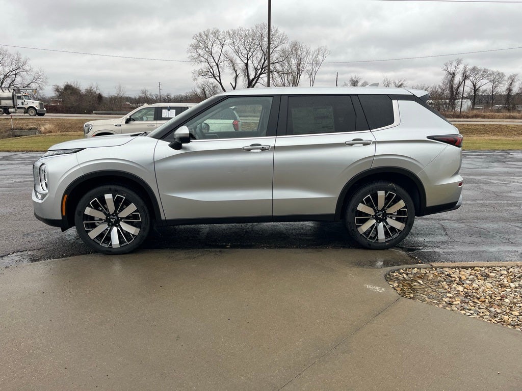 2026 Mitsubishi Outlander SE