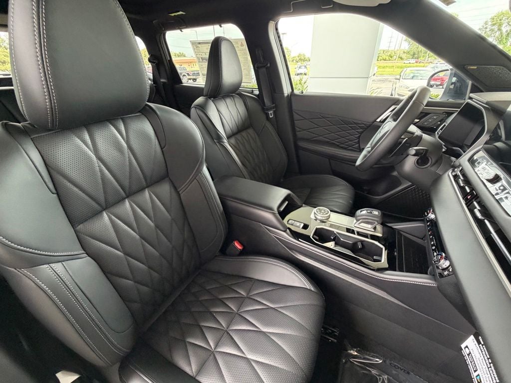2026 Mitsubishi Outlander Base
