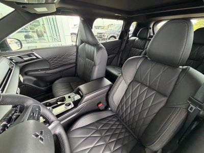 2026 Mitsubishi Outlander Base