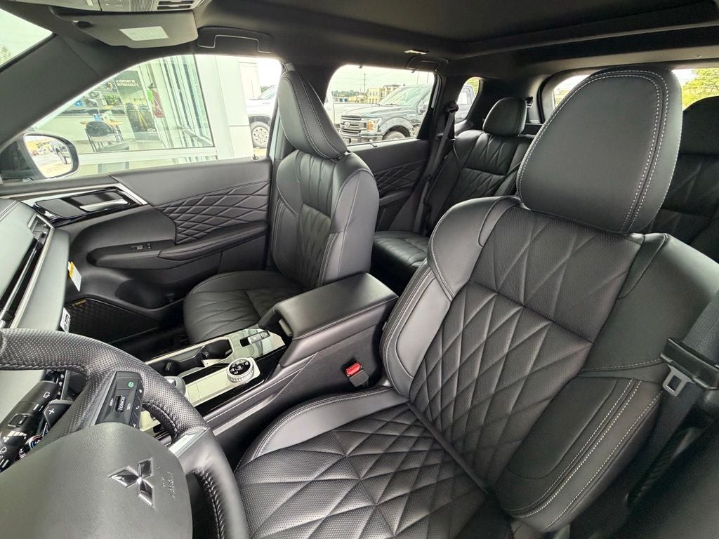 2026 Mitsubishi Outlander Base