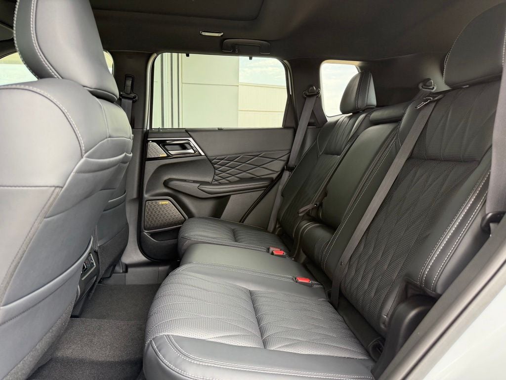 2026 Mitsubishi Outlander Base
