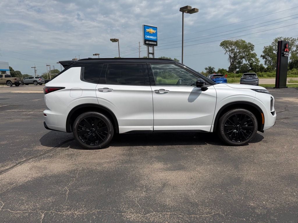 2026 Mitsubishi Outlander Base