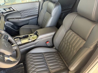 2026 Mitsubishi Outlander Base