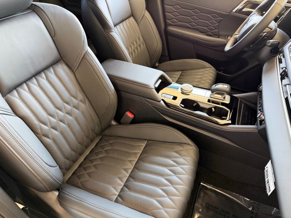 2026 Mitsubishi Outlander Base