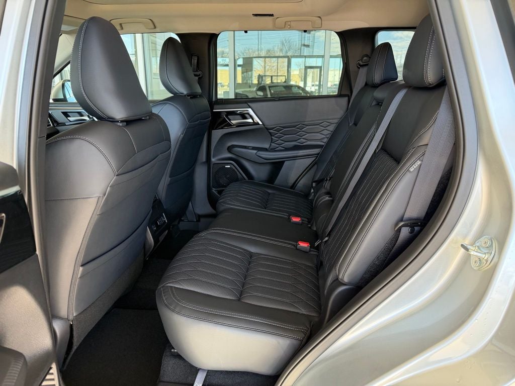 2026 Mitsubishi Outlander Base