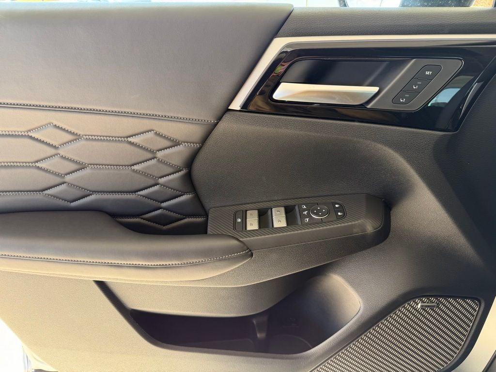 2026 Mitsubishi Outlander Base