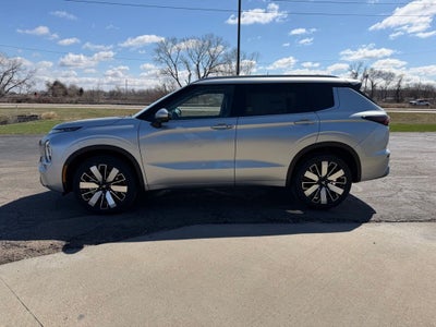 2026 Mitsubishi Outlander Base