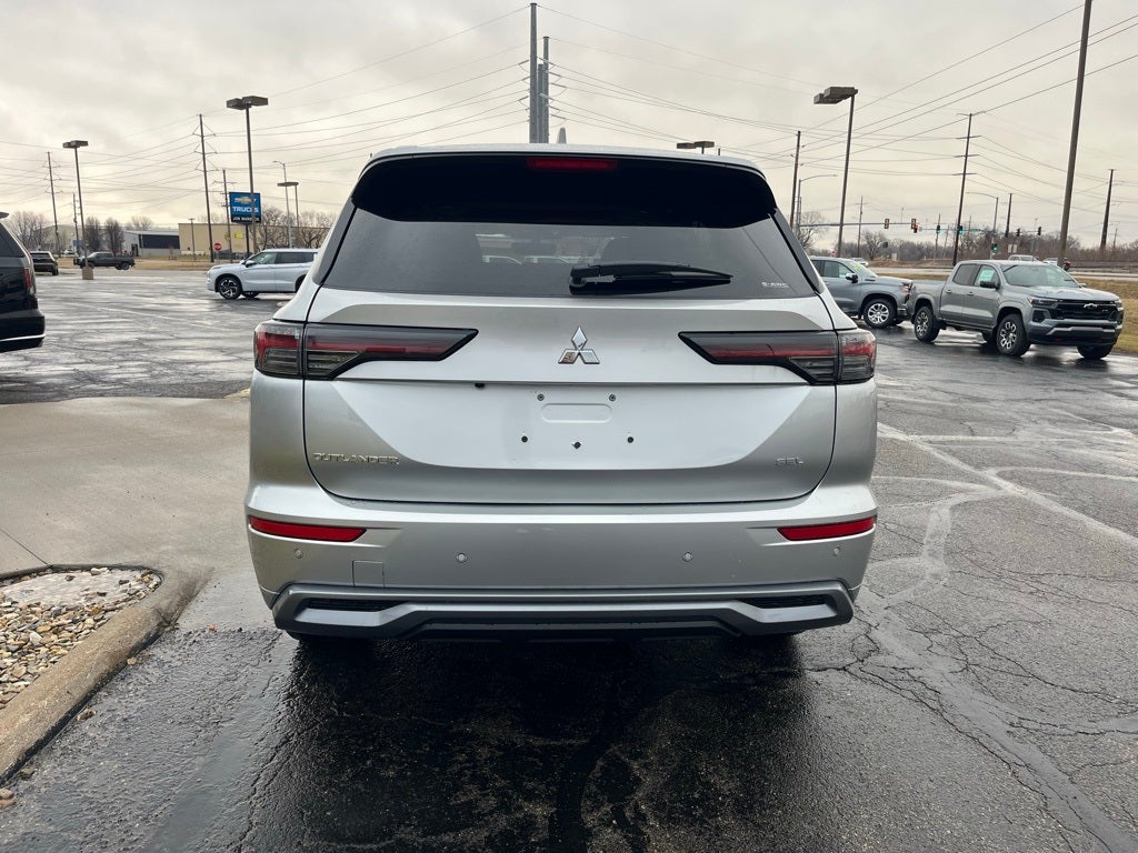 2026 Mitsubishi Outlander Base