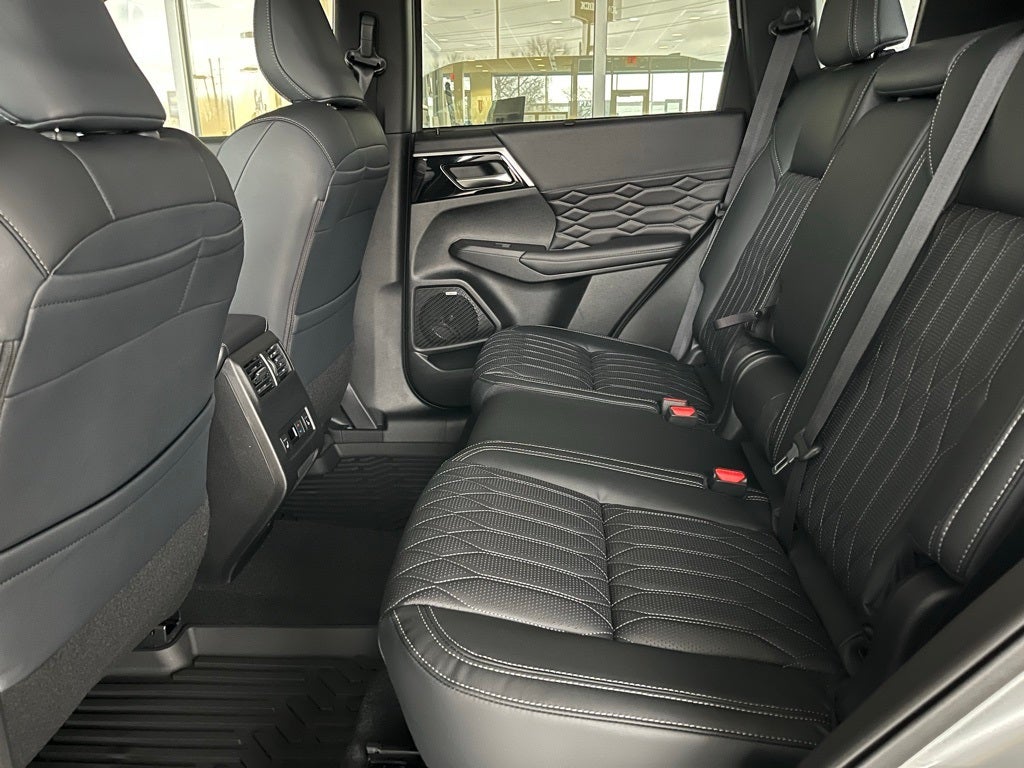 2026 Mitsubishi Outlander Base