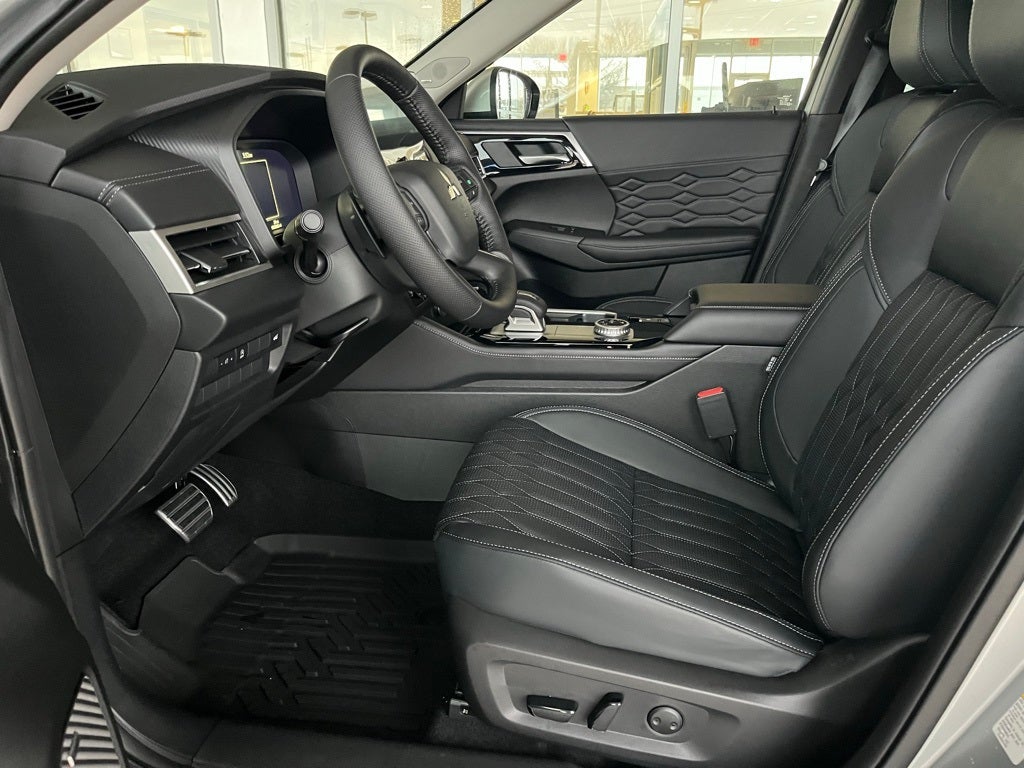 2026 Mitsubishi Outlander Base