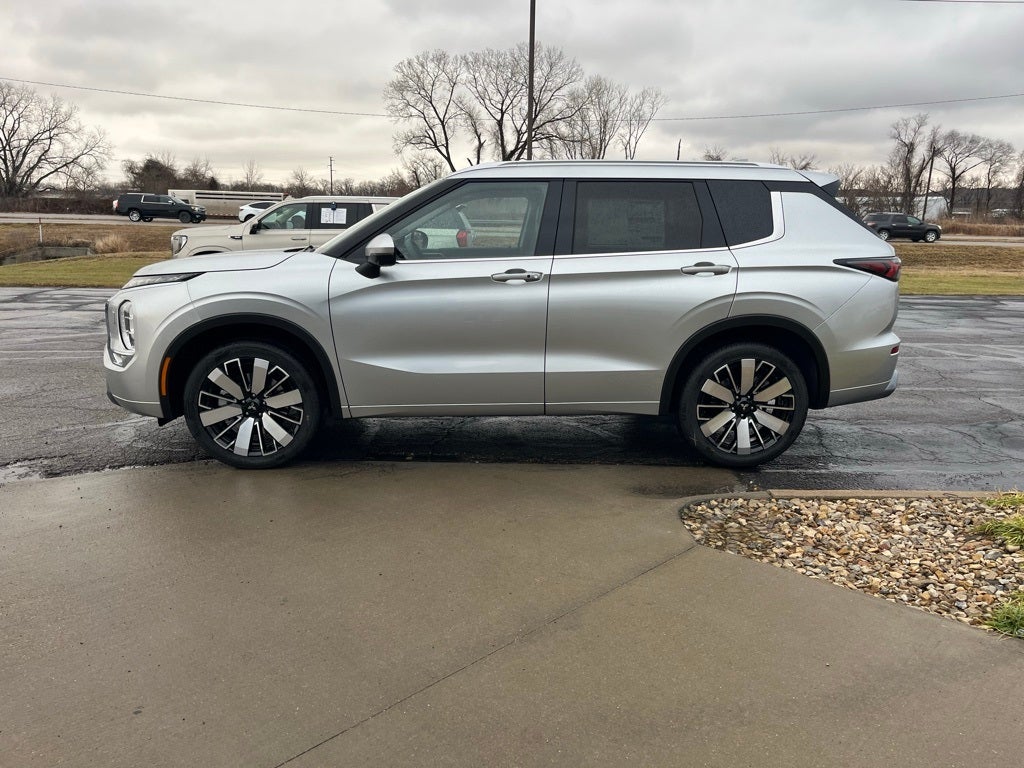 2026 Mitsubishi Outlander Base