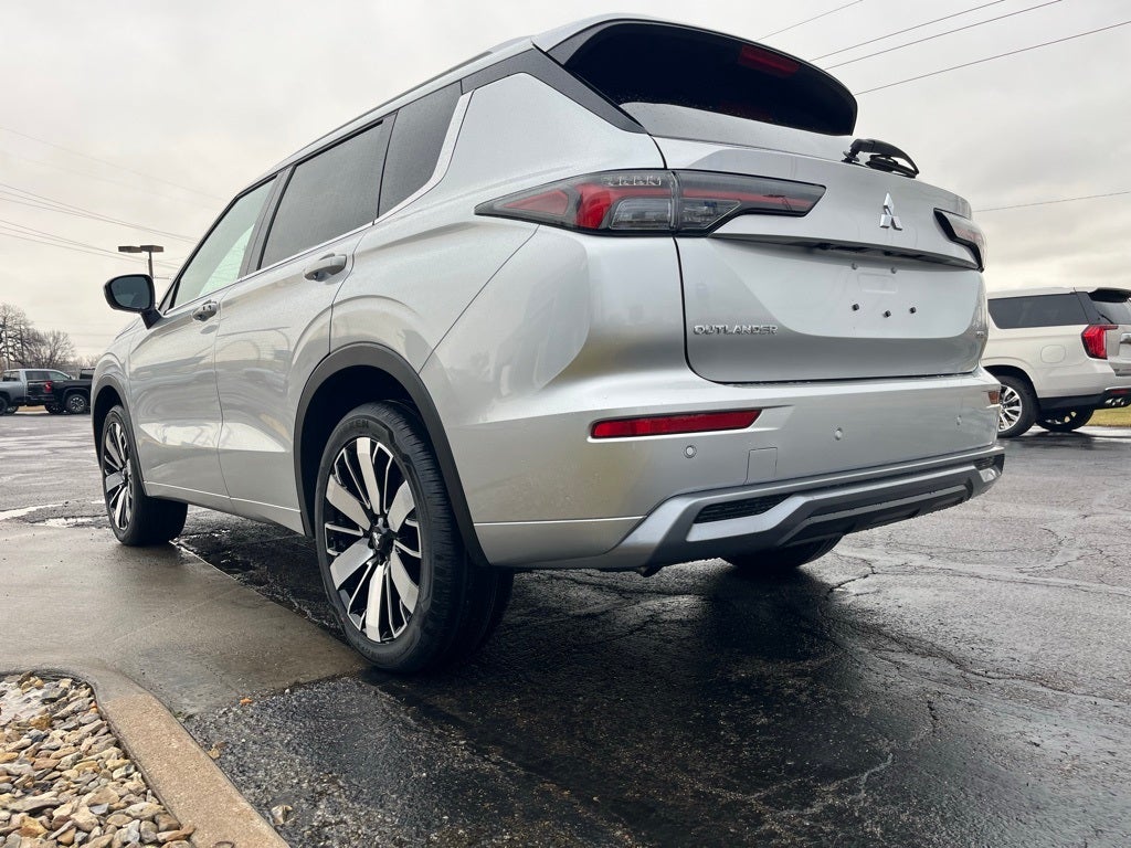 2026 Mitsubishi Outlander Base