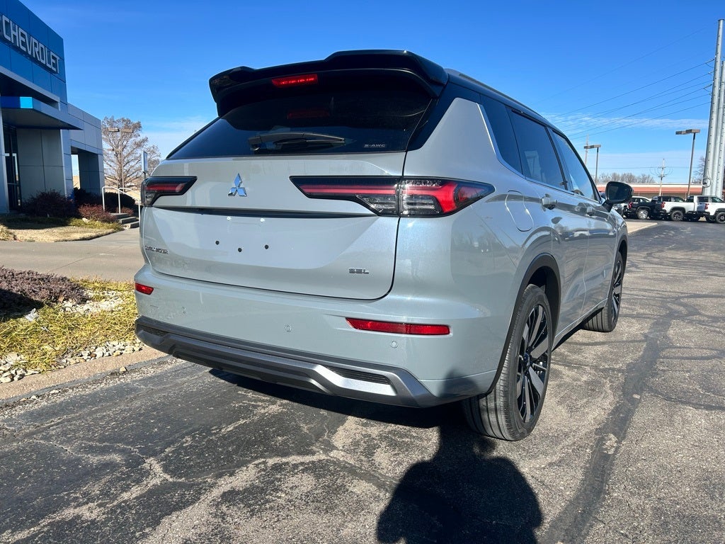 2026 Mitsubishi Outlander Base