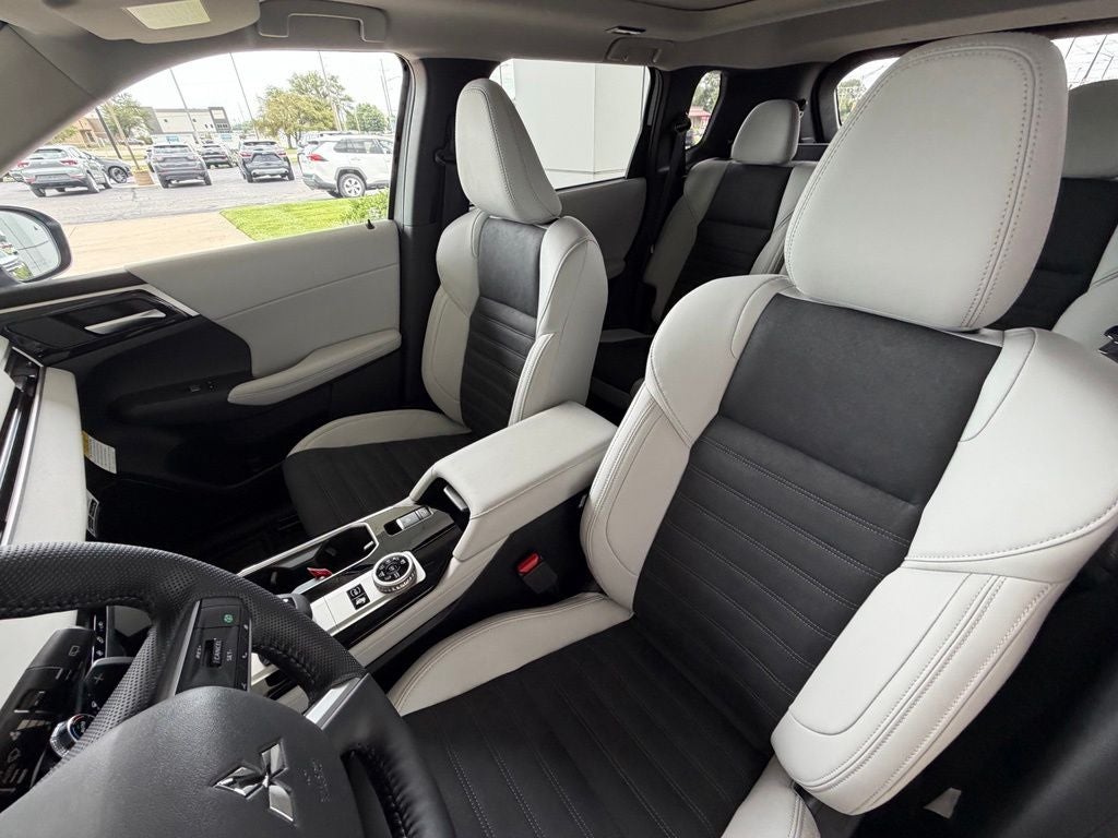 2026 Mitsubishi Outlander Plug-In Hybrid SE