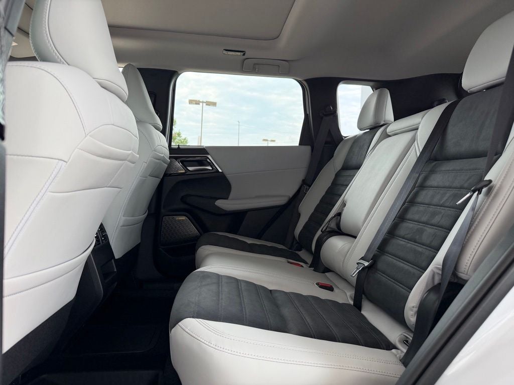 2026 Mitsubishi Outlander Plug-In Hybrid SE