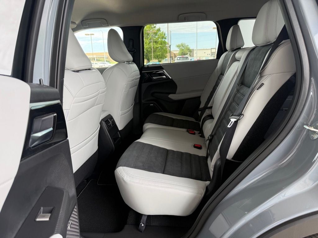 2026 Mitsubishi Outlander Plug-In Hybrid SE