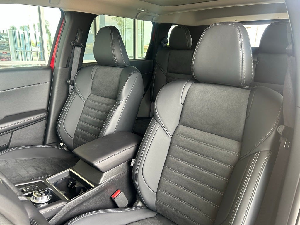 2025 Mitsubishi Outlander Plug-In Hybrid SE