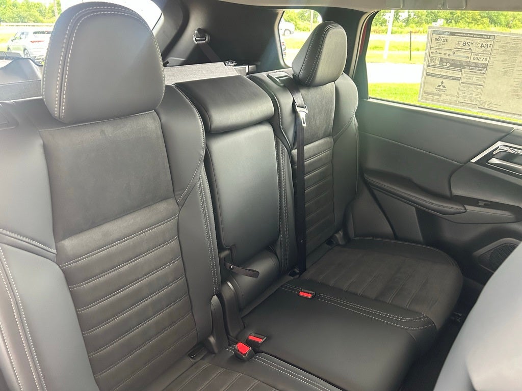 2025 Mitsubishi Outlander Plug-In Hybrid SE