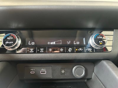 2025 Mitsubishi Outlander Plug-In Hybrid SE