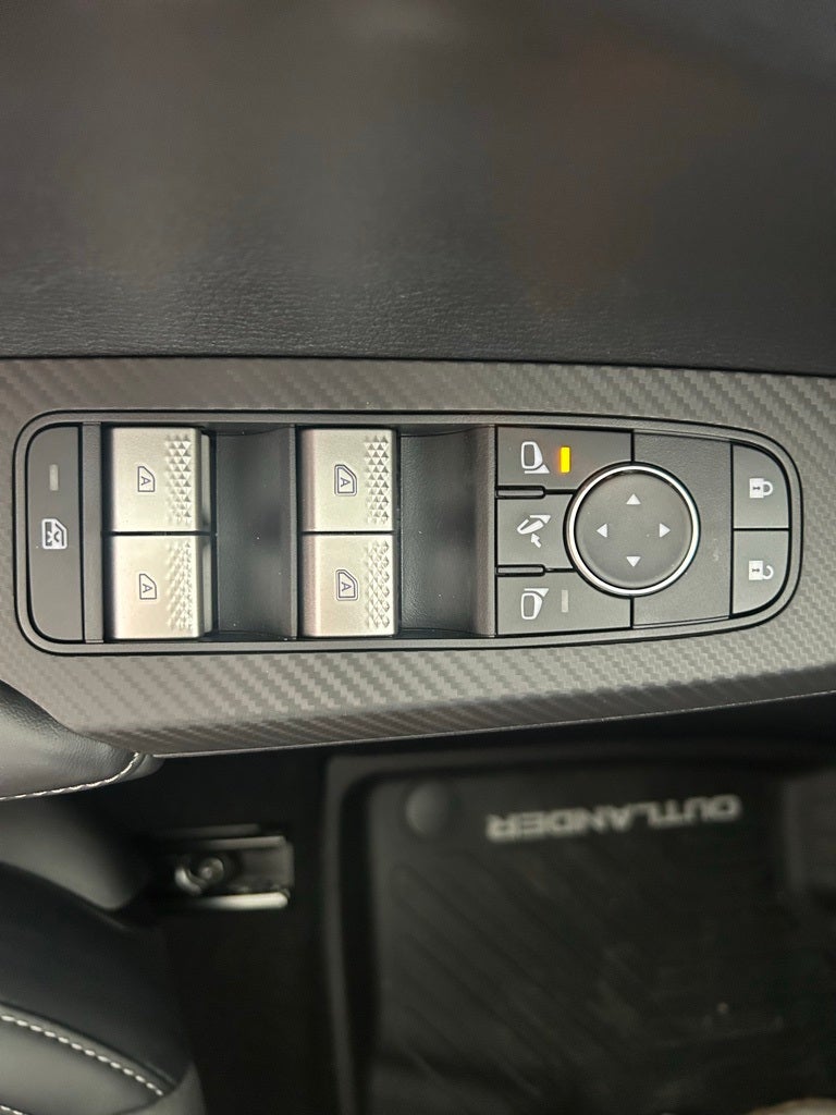 2025 Mitsubishi Outlander Plug-In Hybrid SE