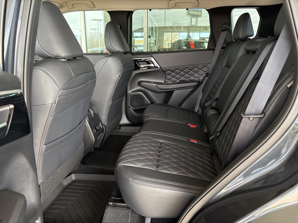 2025 Mitsubishi Outlander Plug-In Hybrid SEL