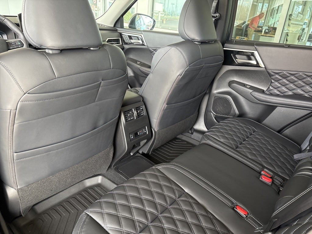 2025 Mitsubishi Outlander Plug-In Hybrid SEL