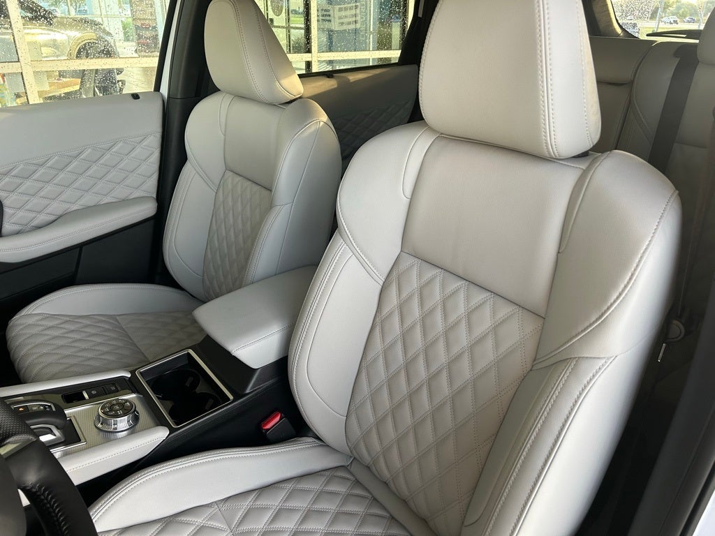 2025 Mitsubishi Outlander Plug-In Hybrid SEL