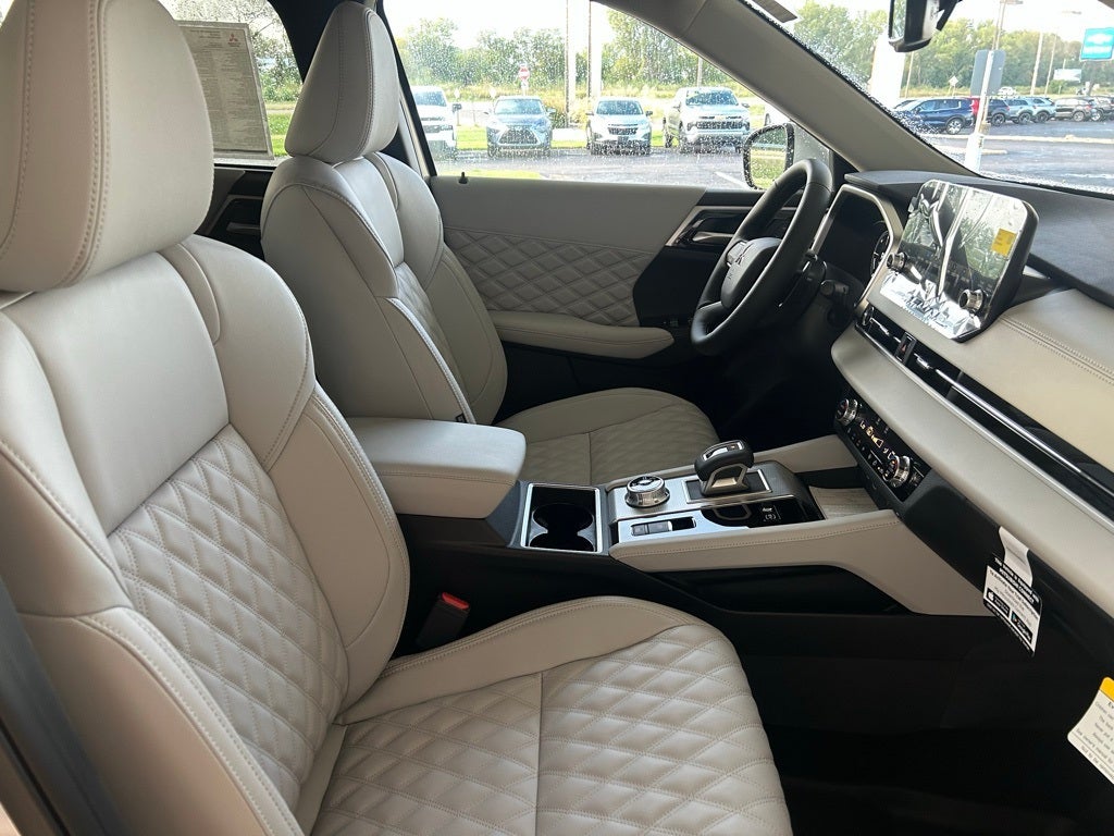 2025 Mitsubishi Outlander Plug-In Hybrid SEL