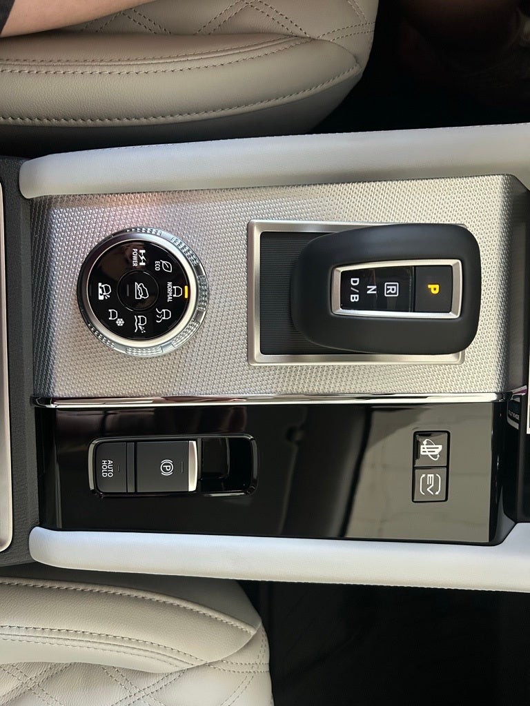 2025 Mitsubishi Outlander Plug-In Hybrid SEL