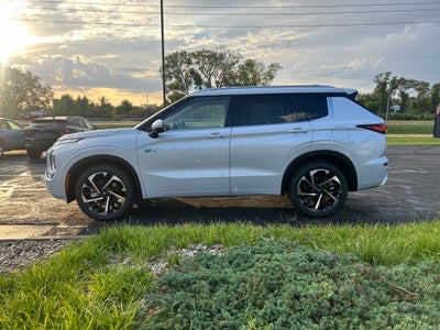 2025 Mitsubishi Outlander Plug-In Hybrid SEL
