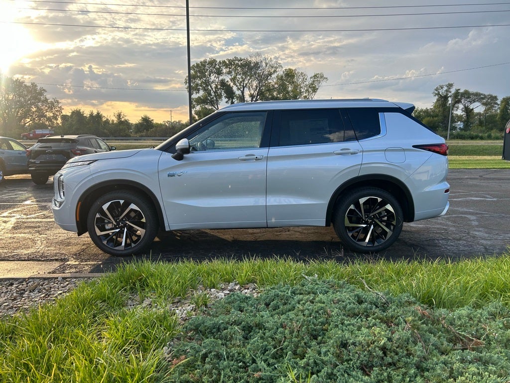 2025 Mitsubishi Outlander Plug-In Hybrid SEL