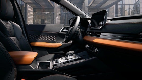 2023 Outlander Interior | Murdock Mitsubishi in Manhattan KS